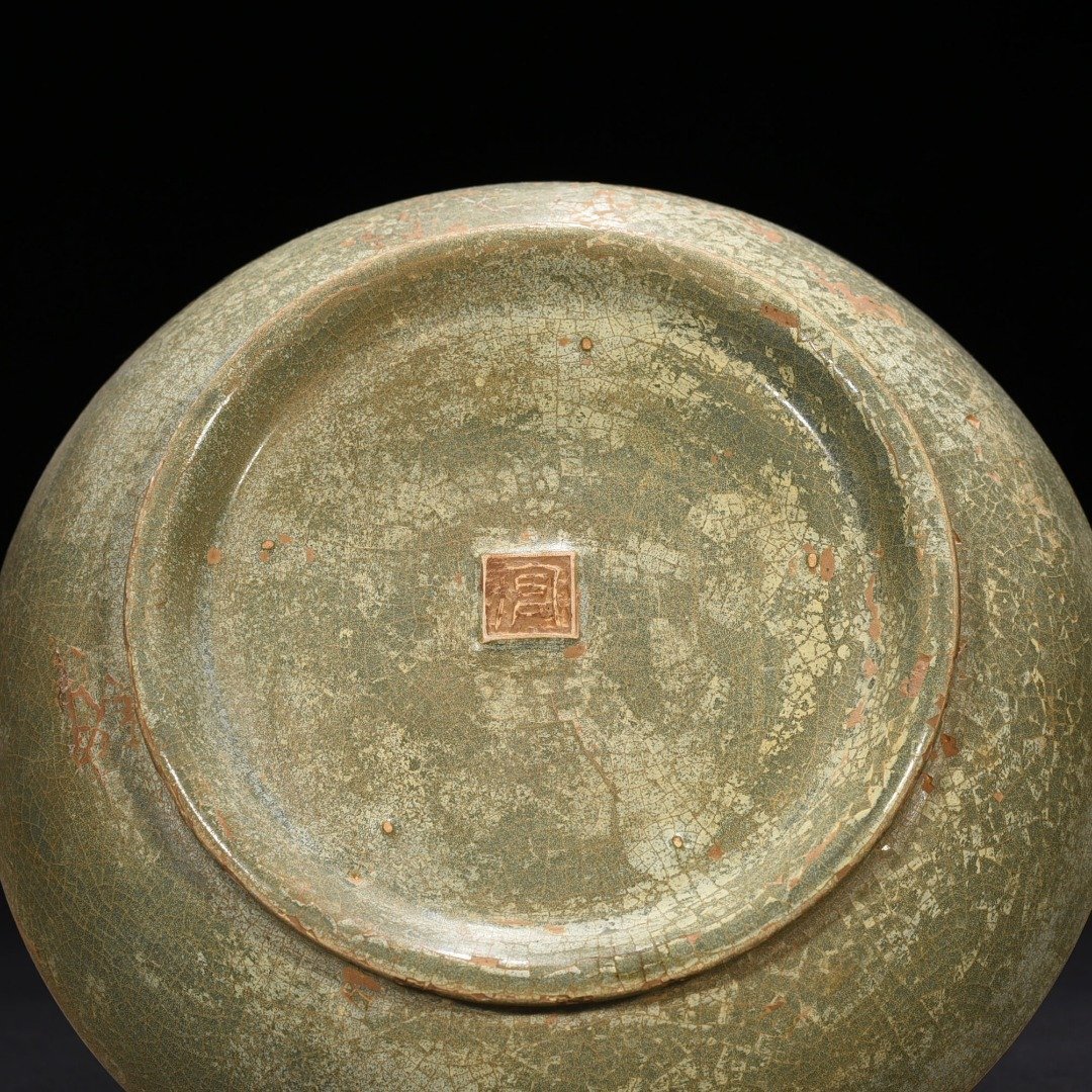 Song Dynasty official Ru kiln engraved chilong pattern round wash