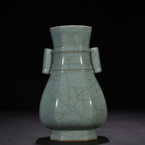 Song Dynasty Guan Kiln Bafang ear vase