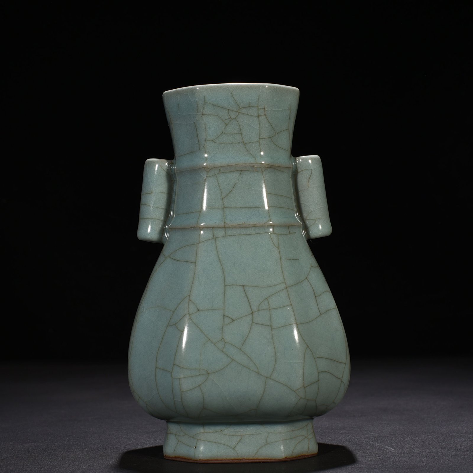Song Dynasty Guan Kiln Bafang ear vase