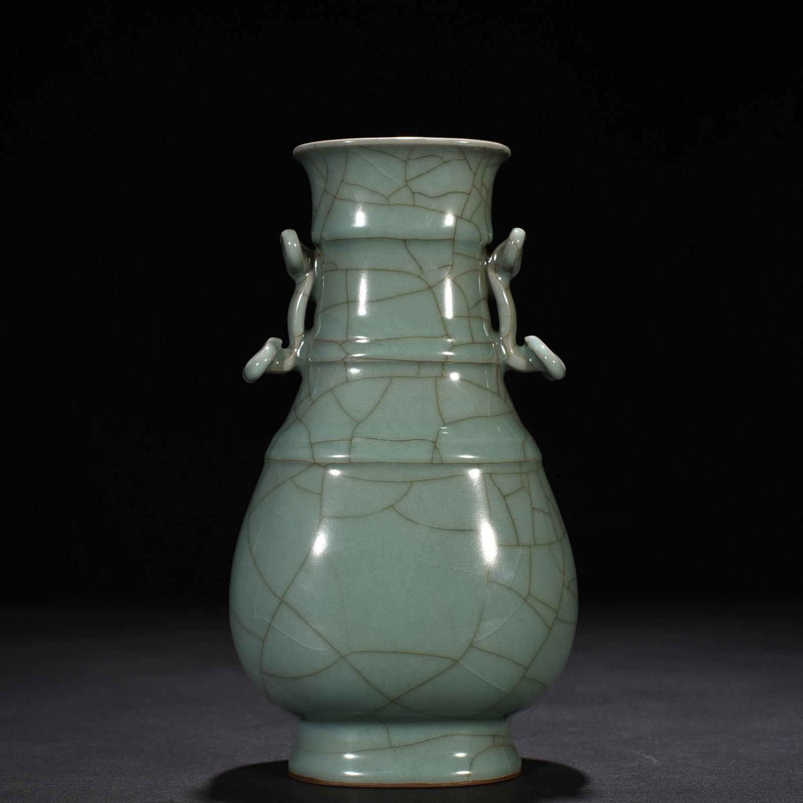 Song Dynasty Guan Kiln vase