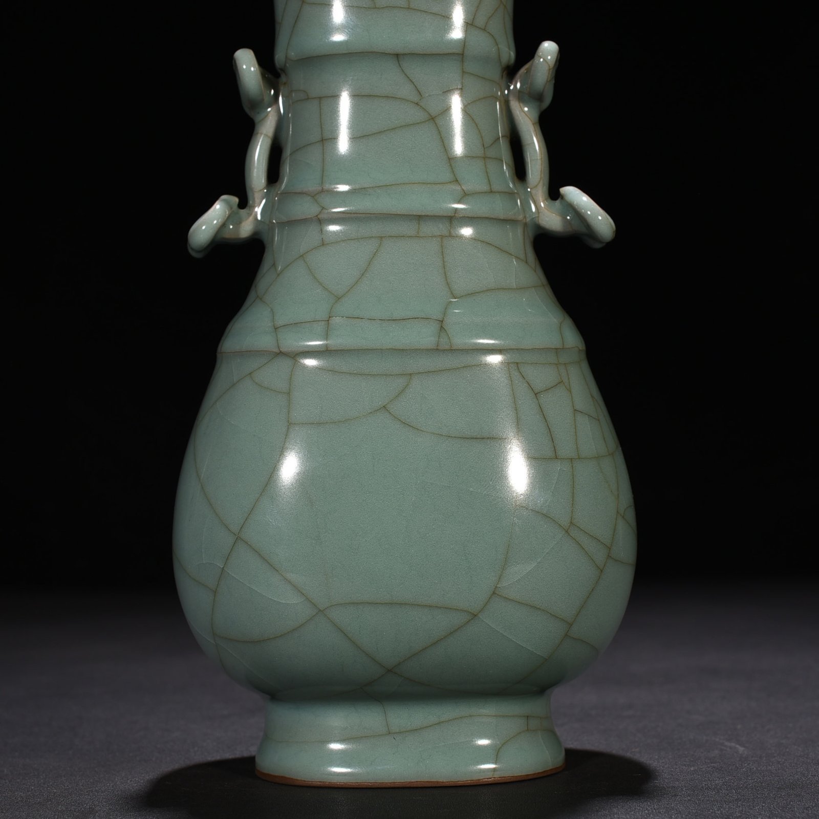 Song Dynasty Guan Kiln vase