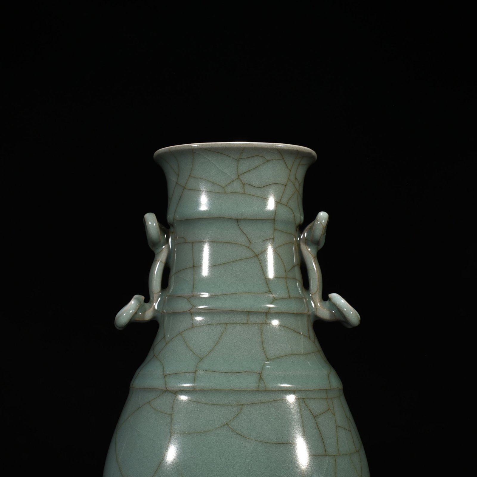 Song Dynasty Guan Kiln vase