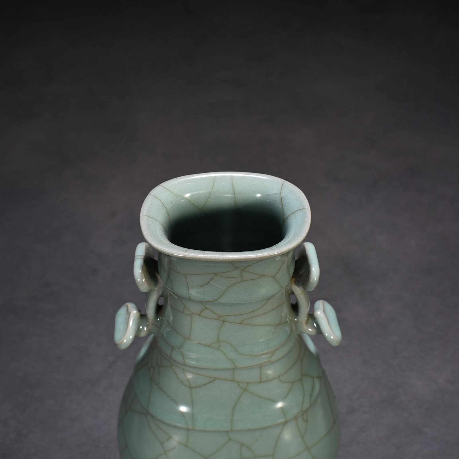 Song Dynasty Guan Kiln vase