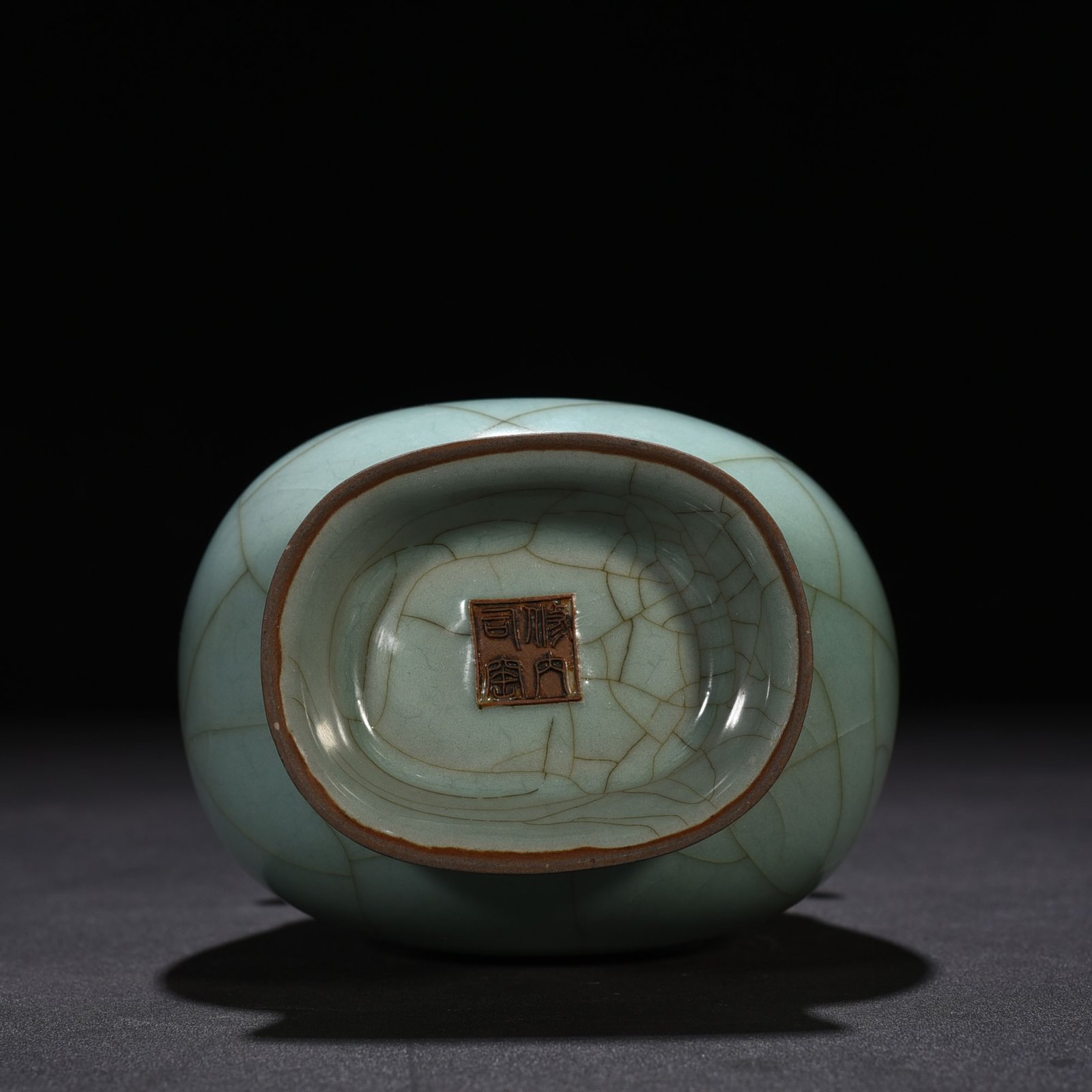 Song Dynasty Guan Kiln vase