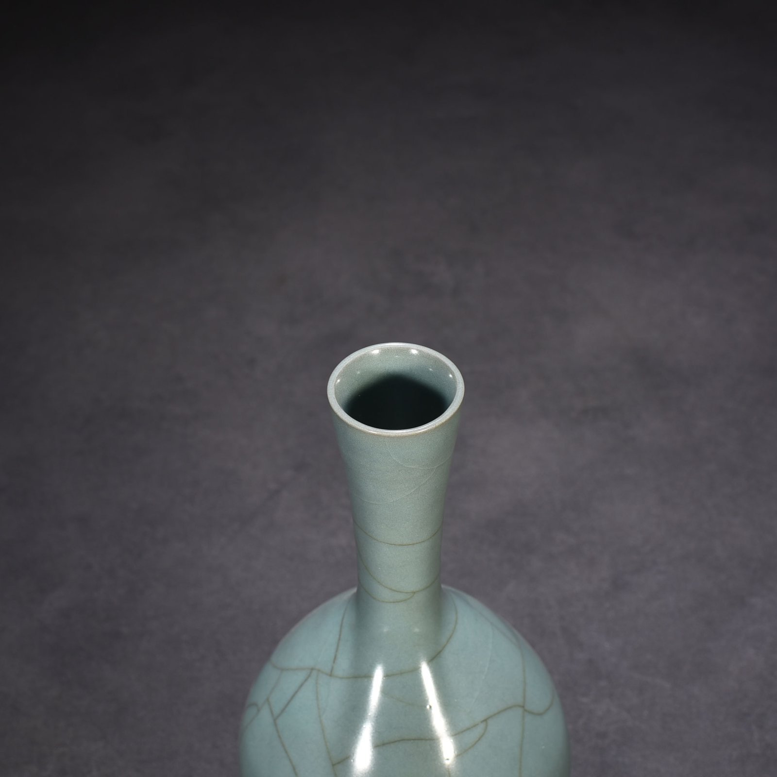 Song Dynasty official kiln style celadon Guanyin vase