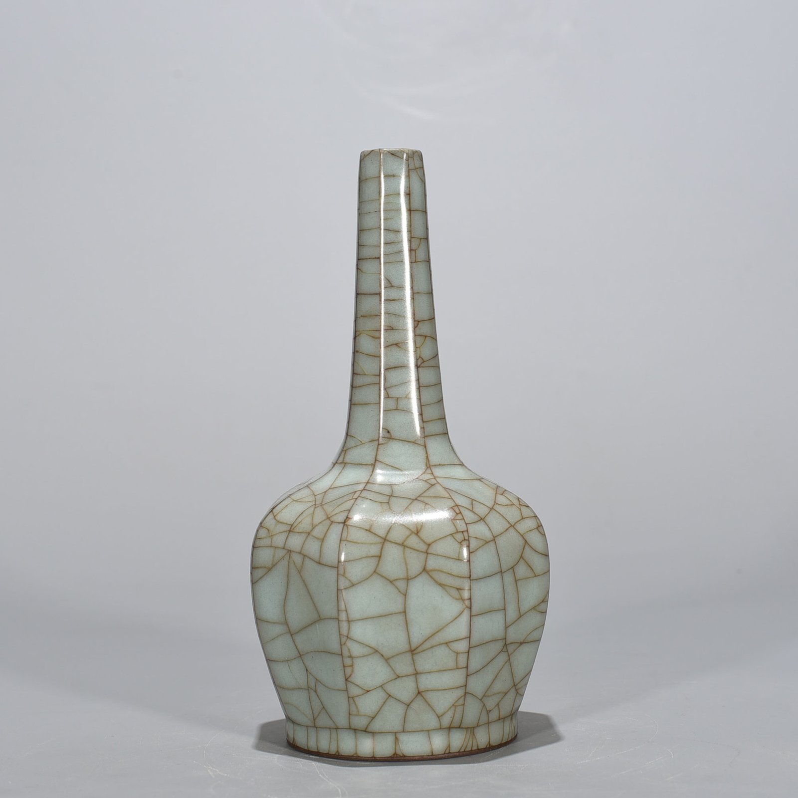 Song Dynasty official kiln Bafang pure vase