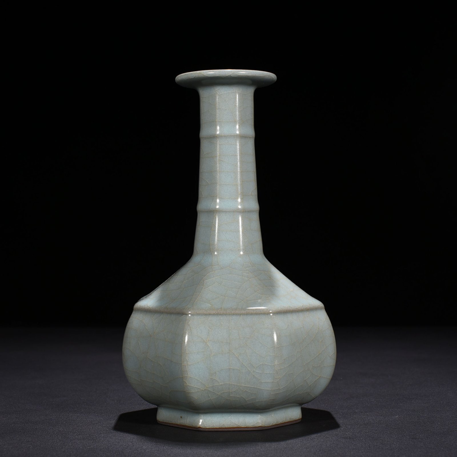Song Dynasty official kiln Bafang dazzling pattern plate mouth bottle
