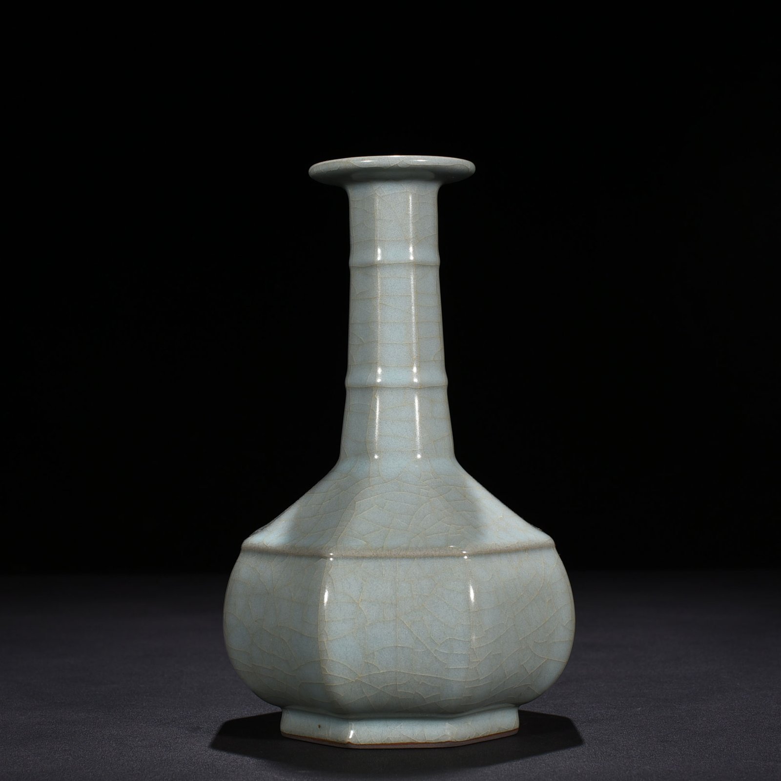 Song Dynasty official kiln Bafang dazzling pattern plate mouth bottle