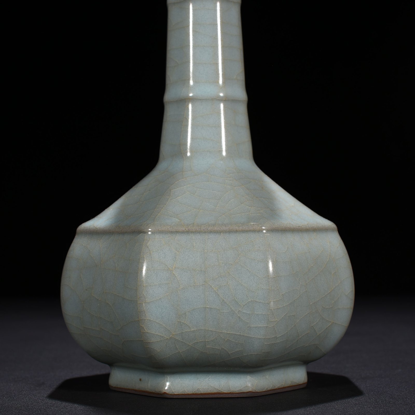 Song Dynasty official kiln Bafang dazzling pattern plate mouth bottle
