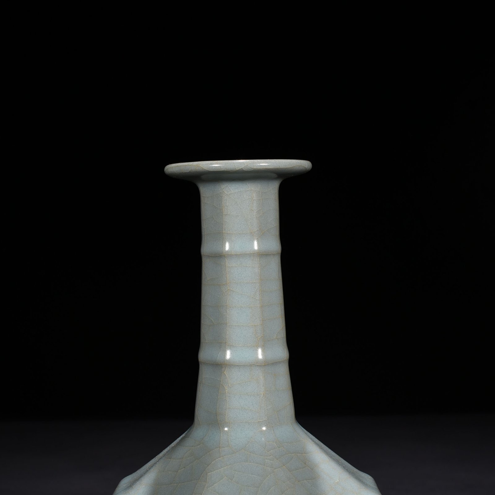 Song Dynasty official kiln Bafang dazzling pattern plate mouth bottle