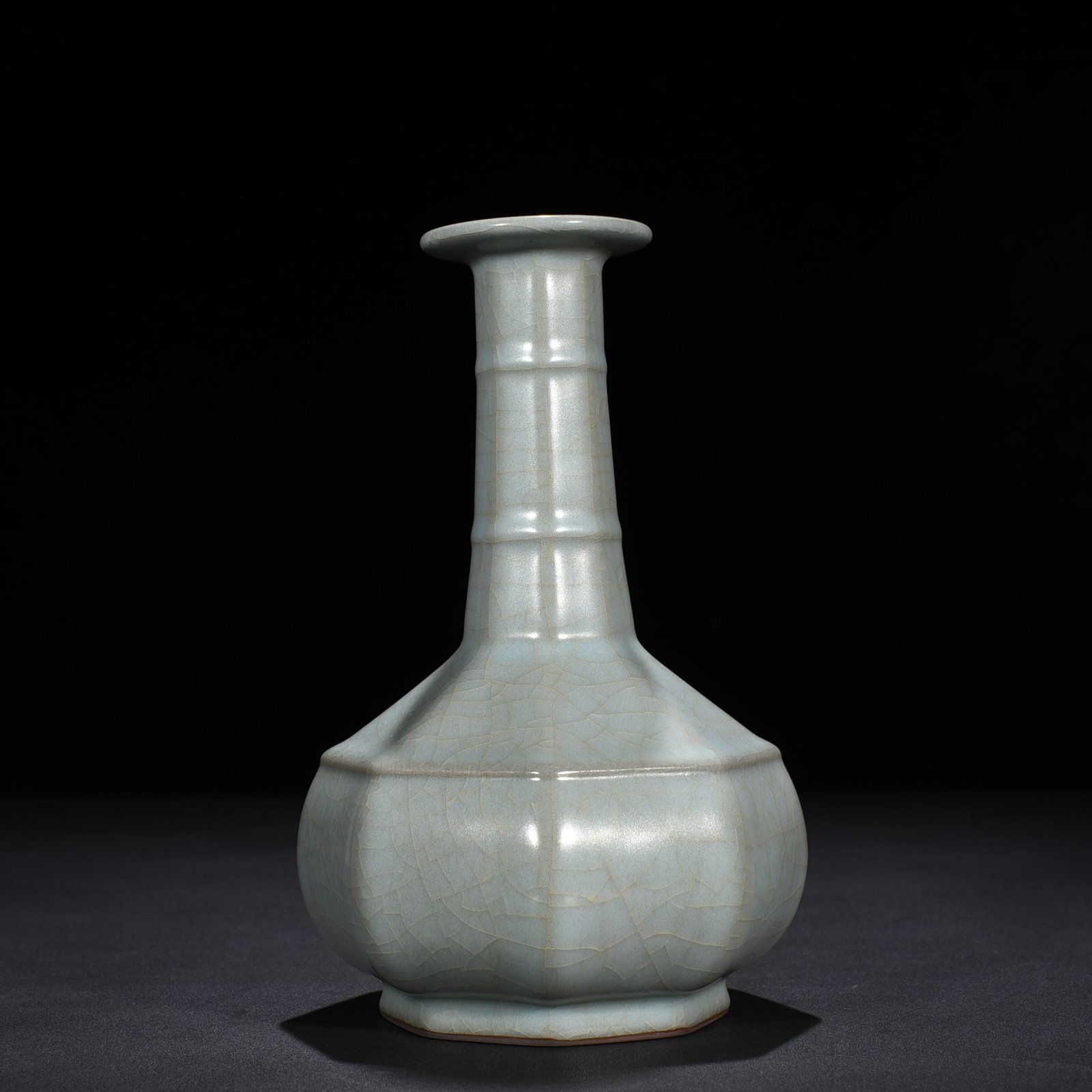 Song Dynasty official kiln Bafang dazzling pattern plate mouth bottle