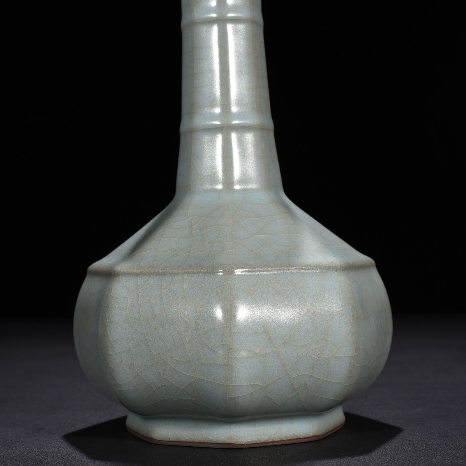Song Dynasty official kiln Bafang dazzling pattern plate mouth bottle
