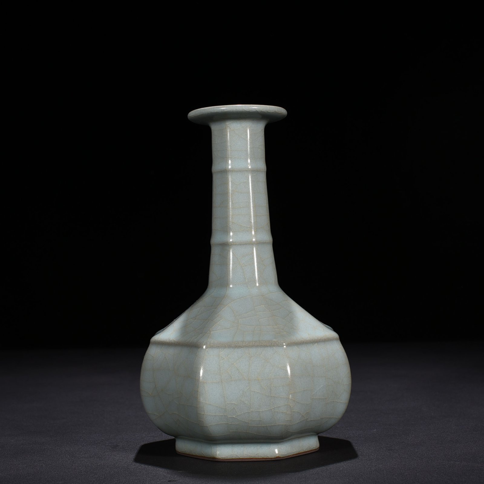 Song Dynasty official kiln Bafang dazzling pattern plate mouth bottle