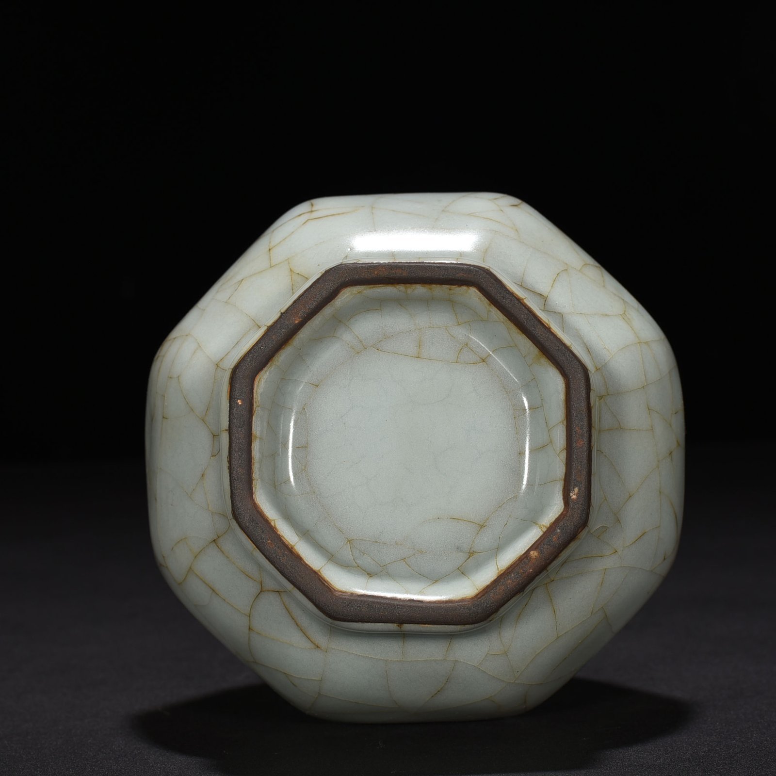 Song Dynasty official kiln eight-way plate mouth vase