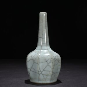 Song Dynasty official kiln eight-sided pure vase