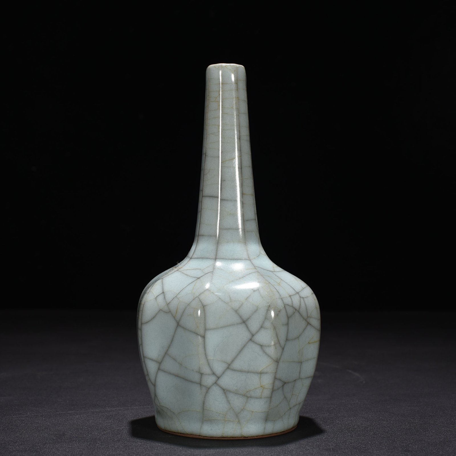 Song Dynasty official kiln eight-sided pure vase
