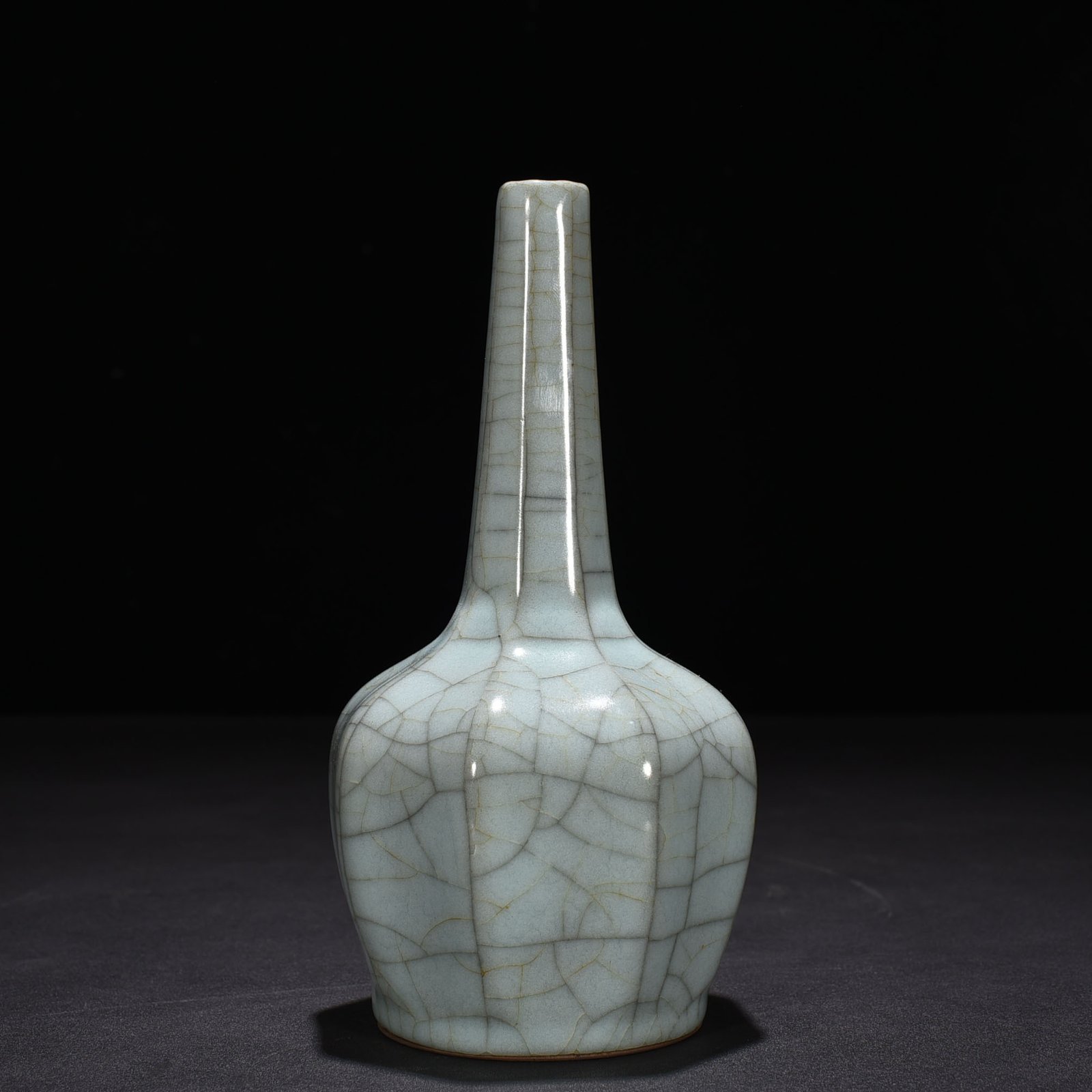 Song Dynasty official kiln eight-sided pure vase
