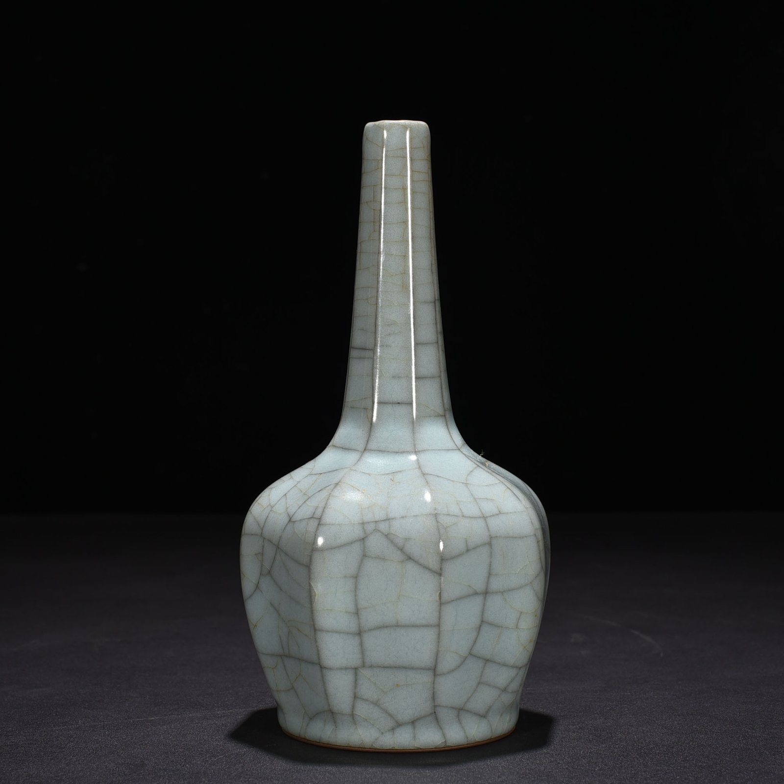 Song Dynasty official kiln eight-sided pure vase