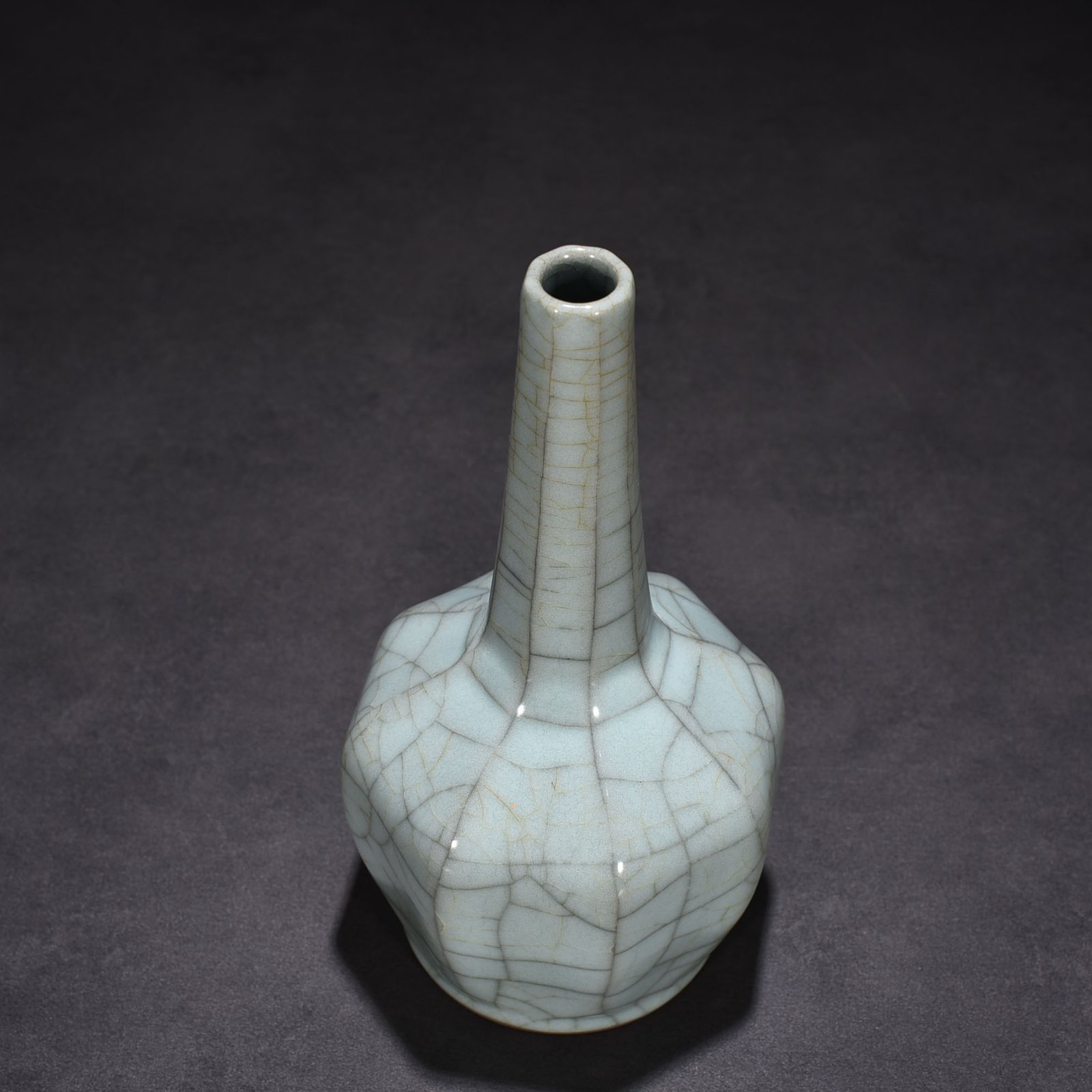 Song Dynasty official kiln eight-sided pure vase