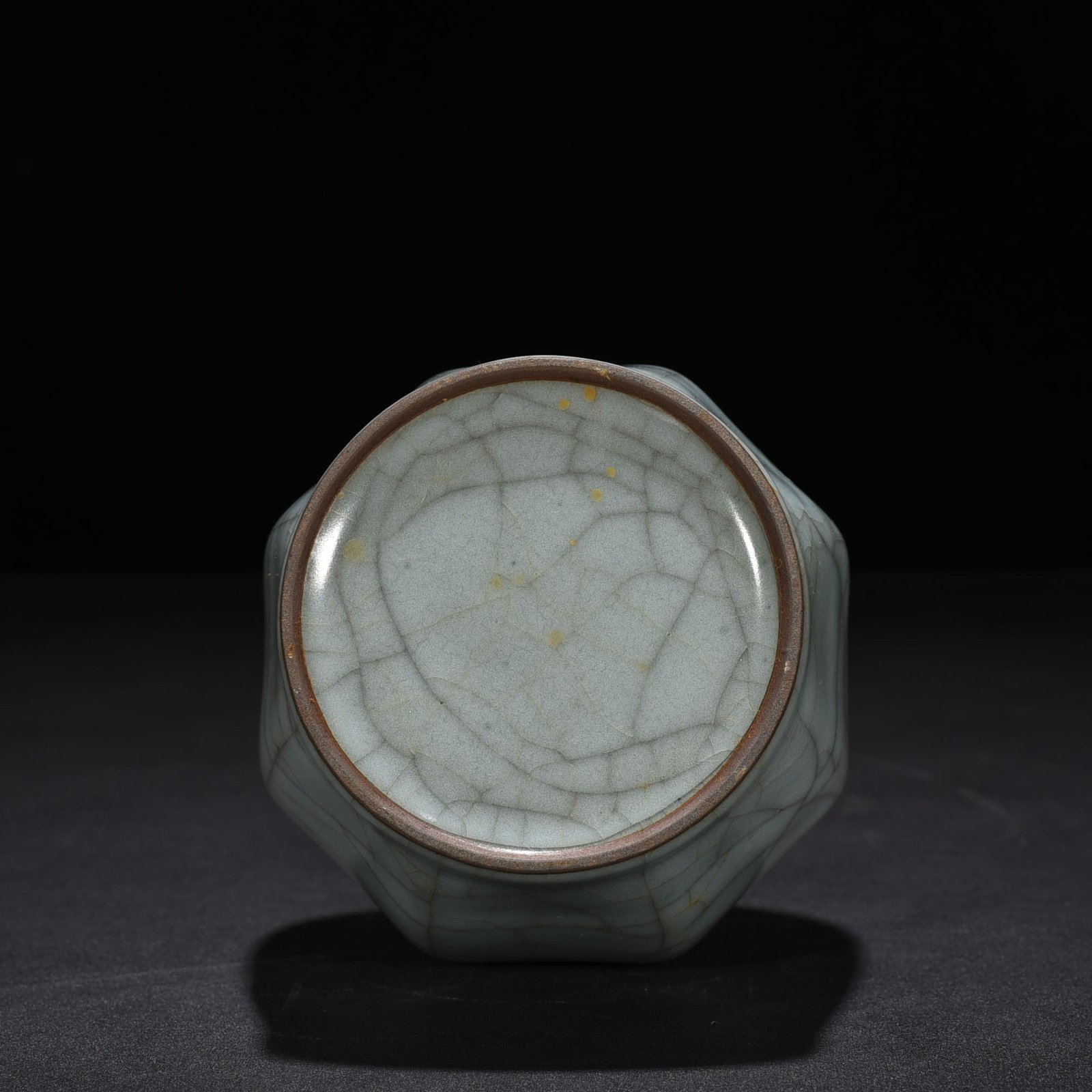 Song Dynasty official kiln eight-sided pure vase