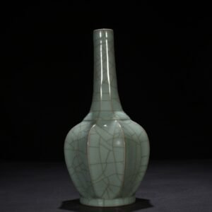 Song Dynasty official kiln eight-lined pure vase