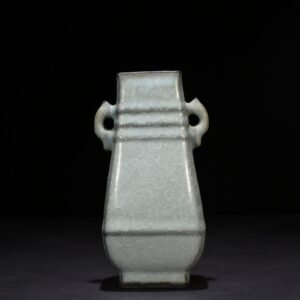 Song Dynasty Guan Kiln ice cracked double-eared square vase