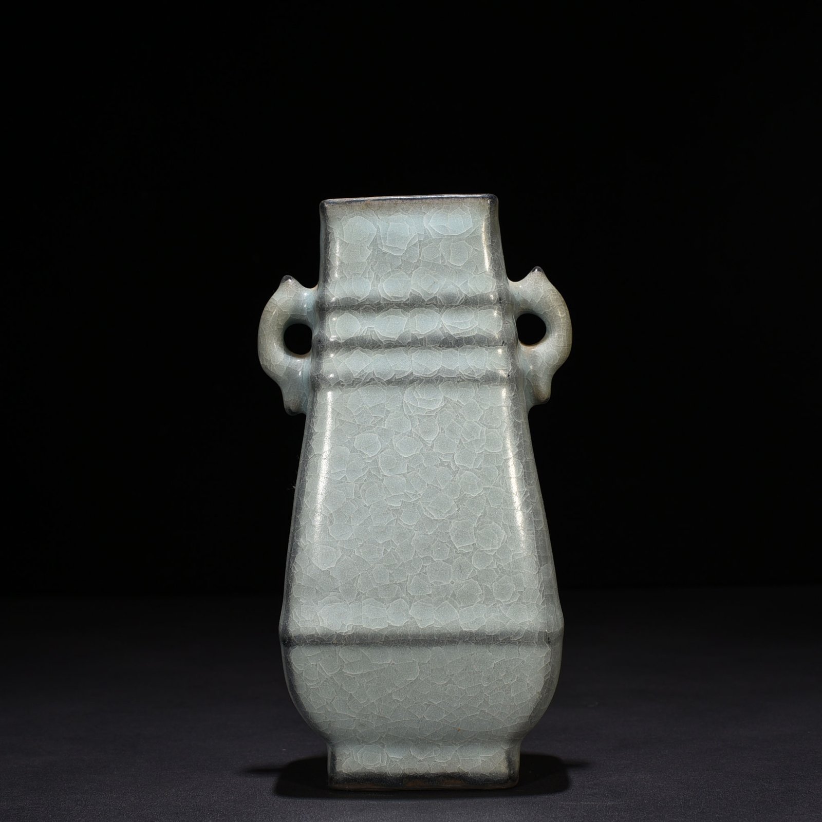 Song Dynasty Guan Kiln ice cracked double-eared square vase