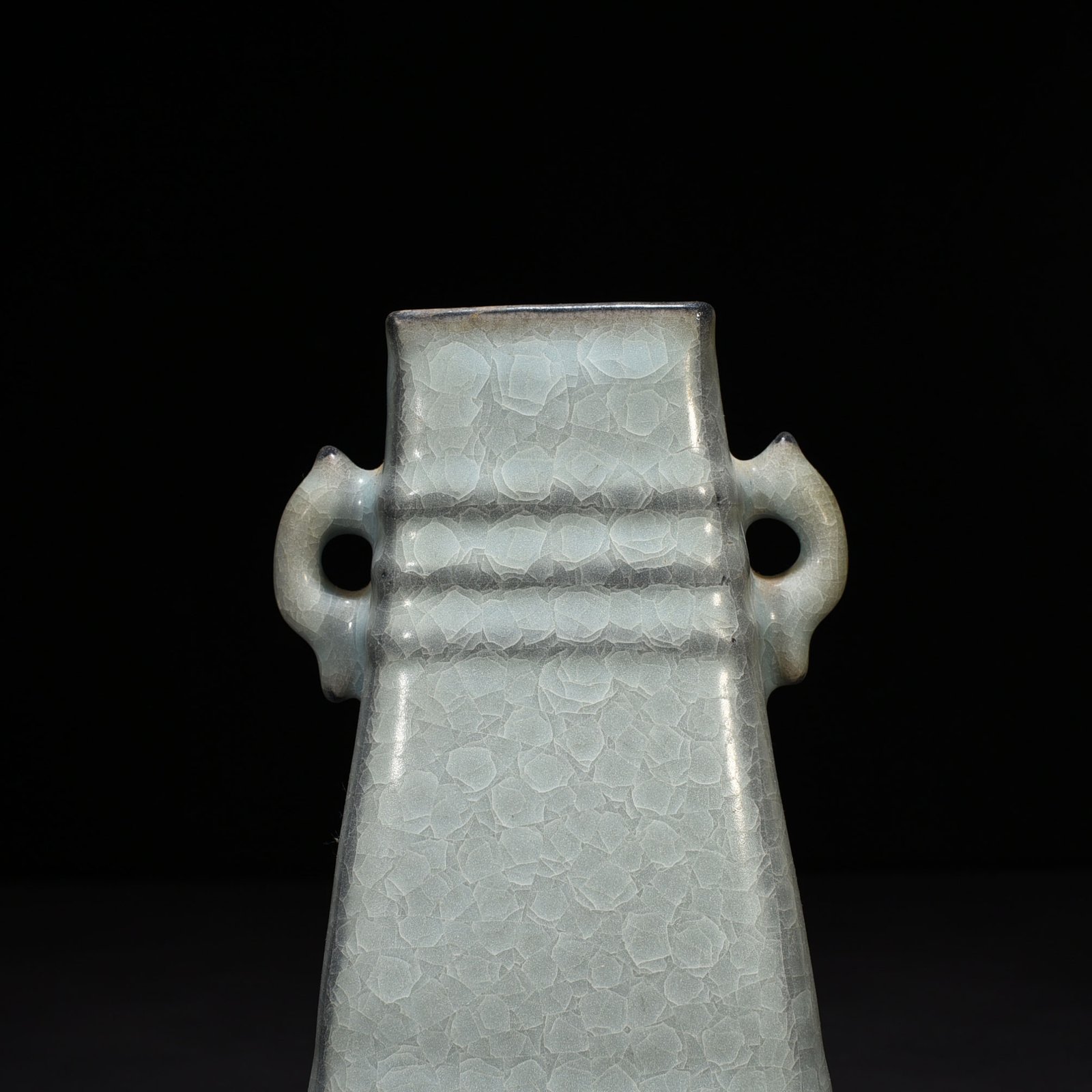 Song Dynasty Guan Kiln ice cracked double-eared square vase