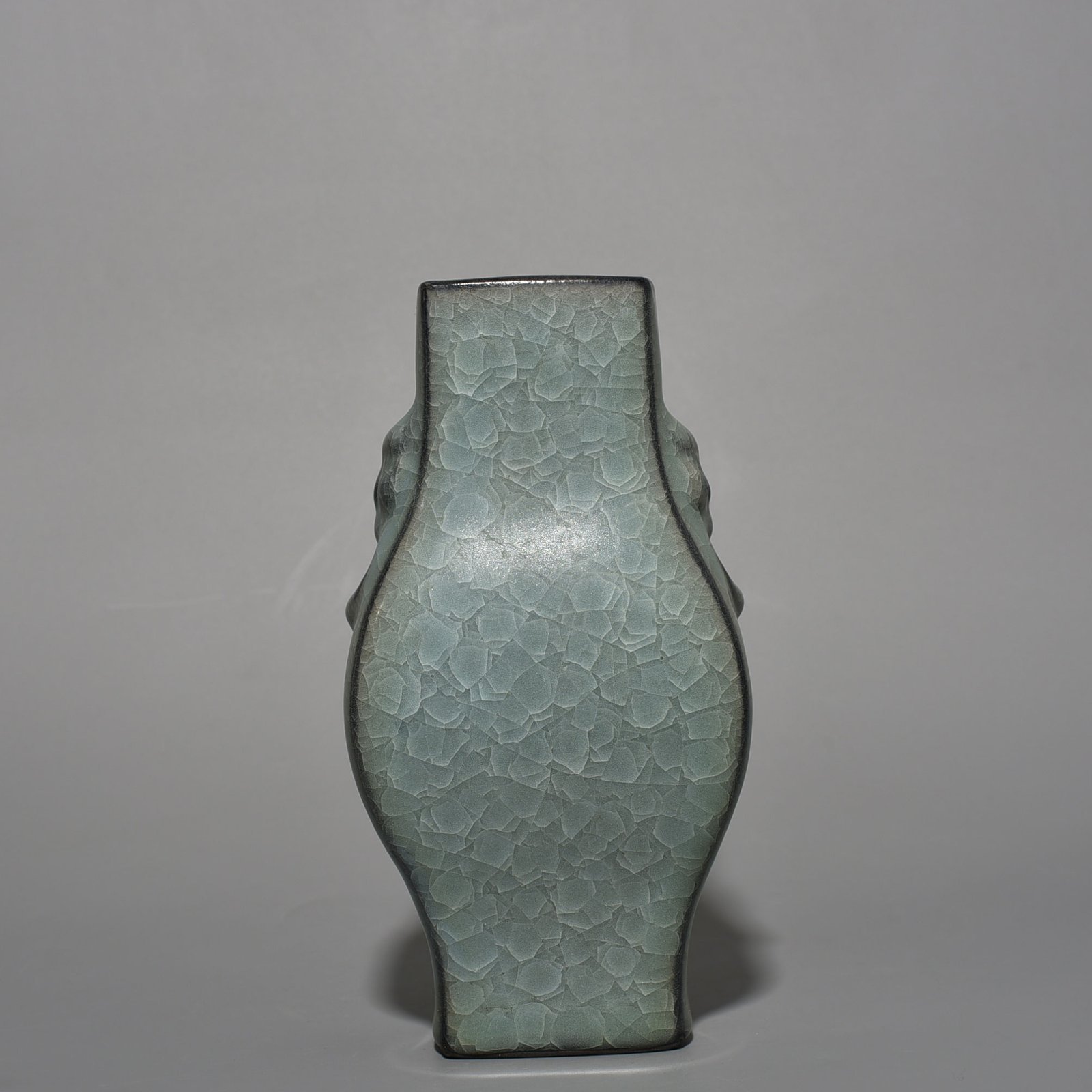 Song Dynasty Guan Kiln Ice Cracked Square Vase