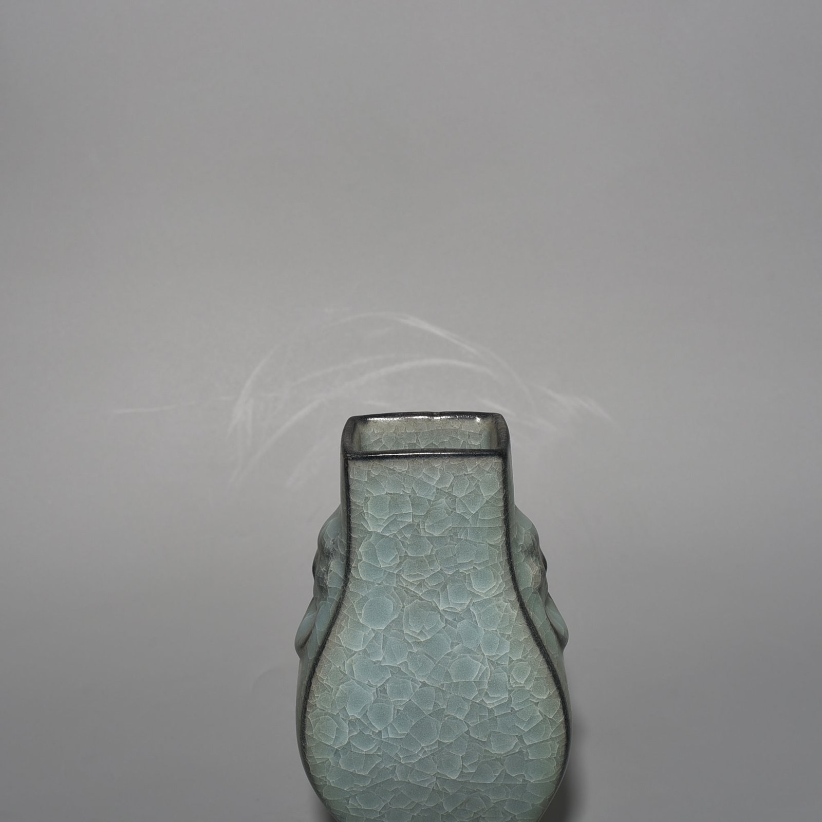 Song Dynasty Guan Kiln Ice Cracked Square Vase