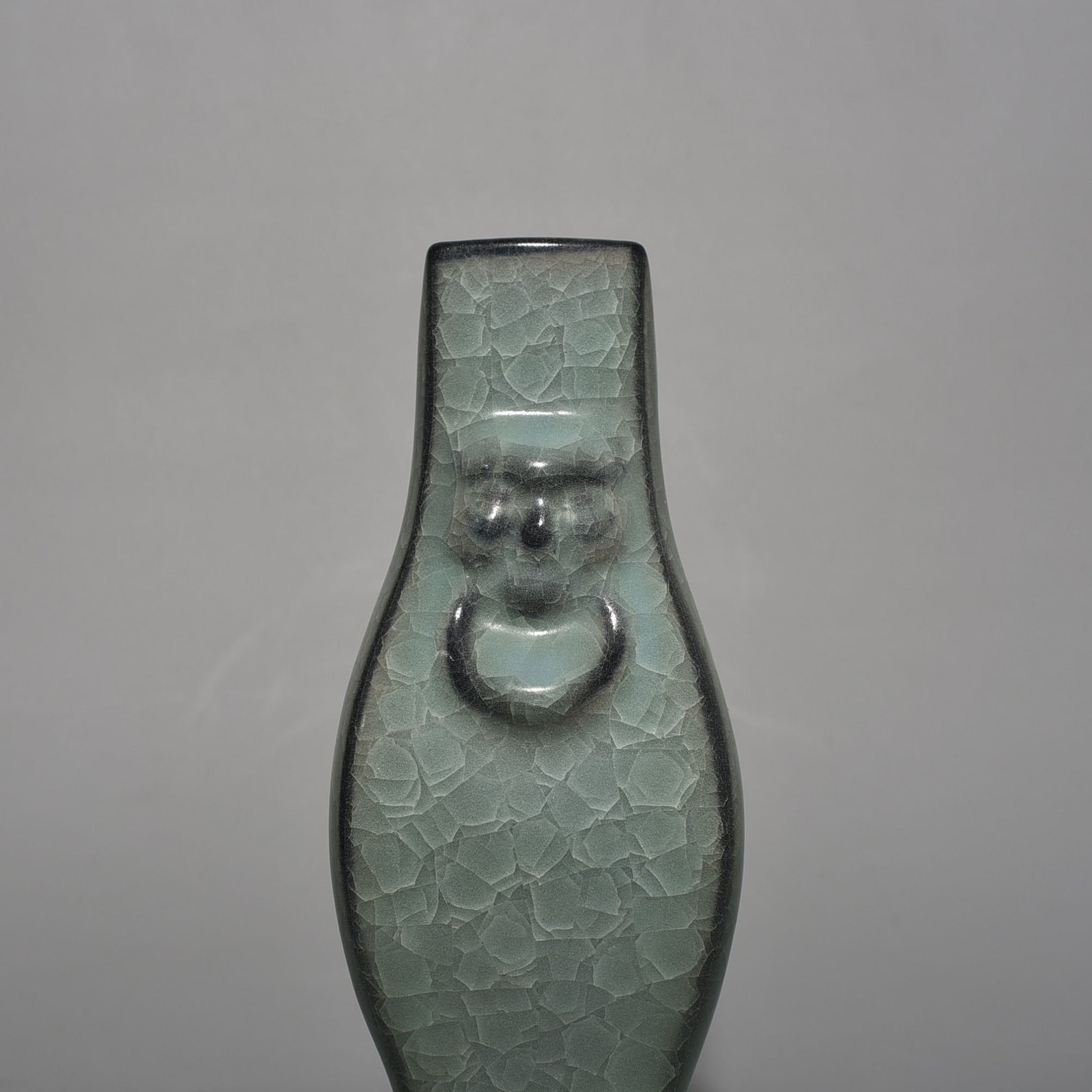 Song Dynasty Guan Kiln Ice Cracked Square Vase