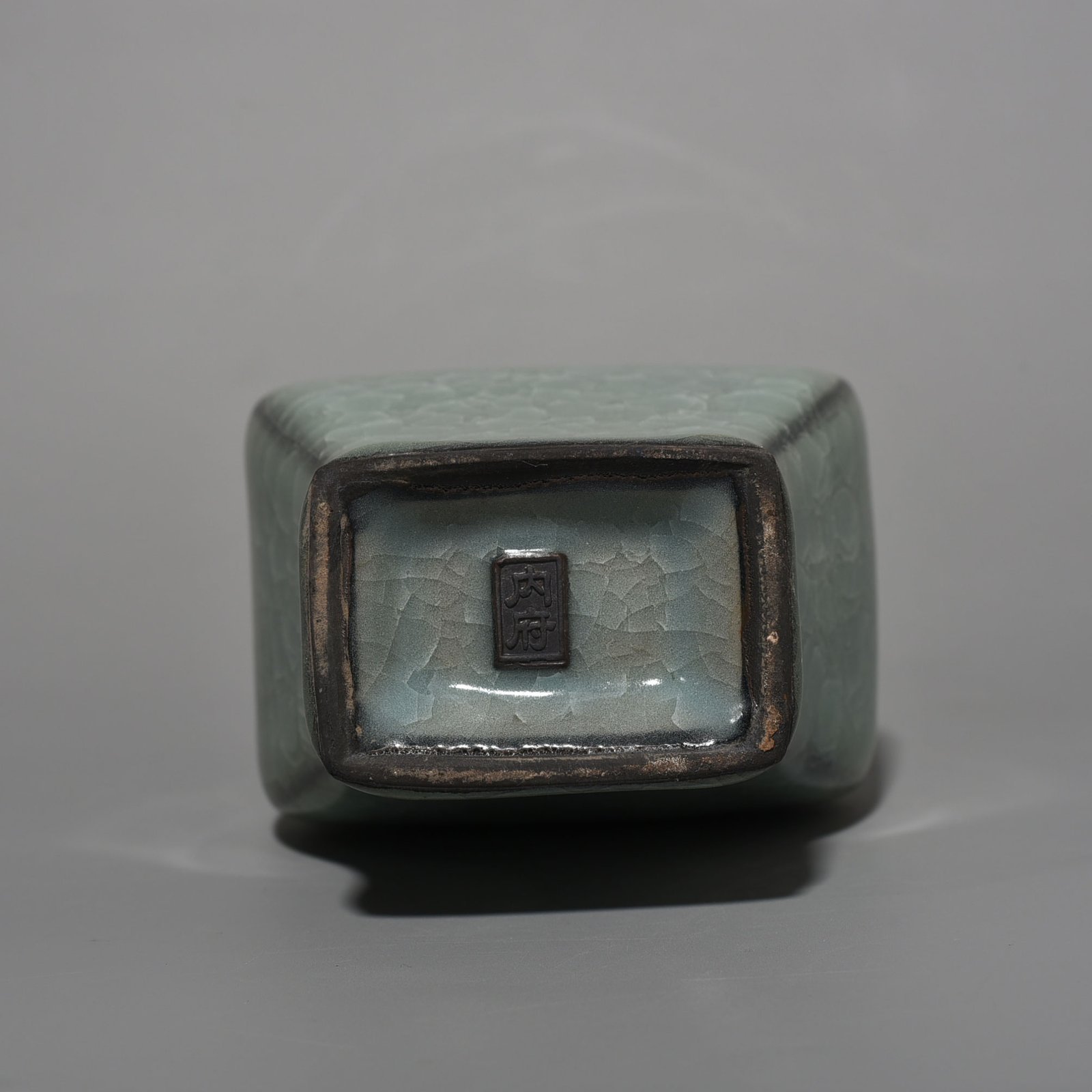 Song Dynasty Guan Kiln Ice Cracked Square Vase