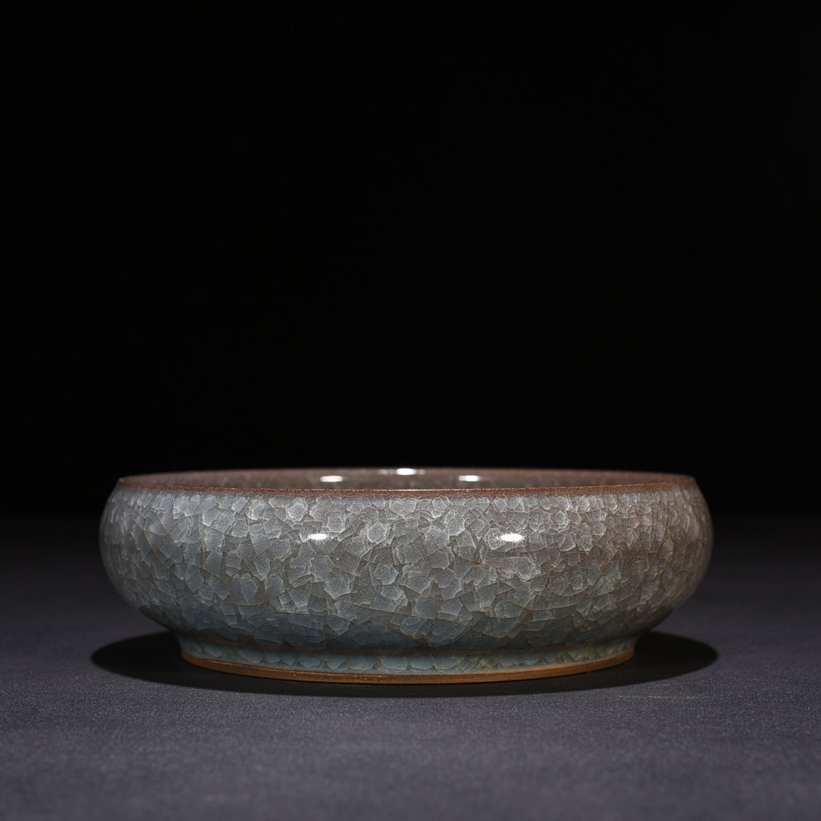 Song Dynasty Guan Kiln Ice Crack Round Wash