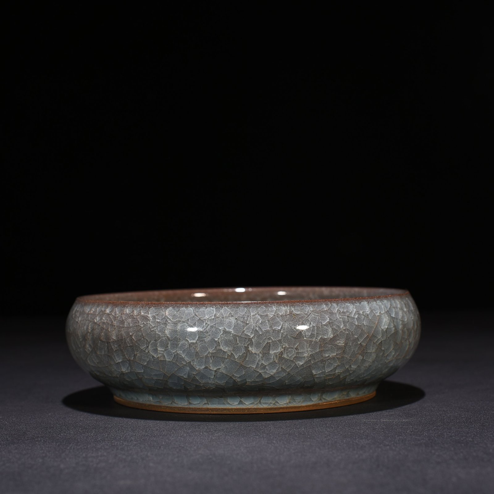 Song Dynasty Guan Kiln Ice Crack Round Wash