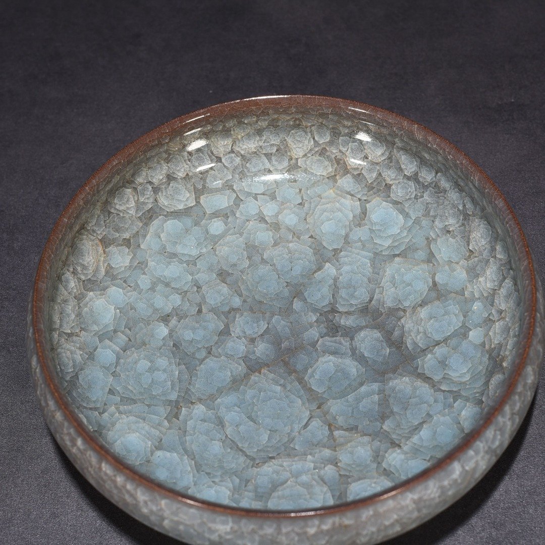 Song Dynasty Guan Kiln Ice Crack Round Wash