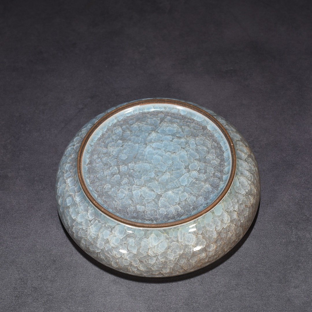 Song Dynasty Guan Kiln Ice Crack Round Wash