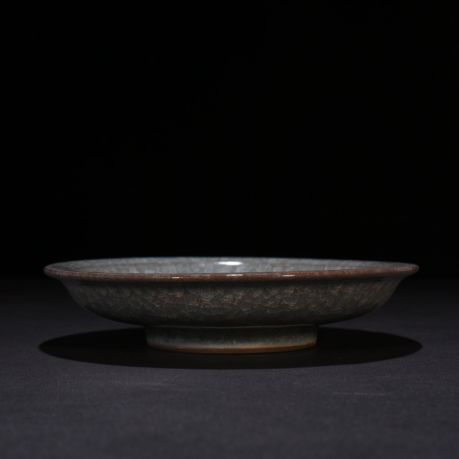 Song Dynasty Guan kiln ice cracked edge plate