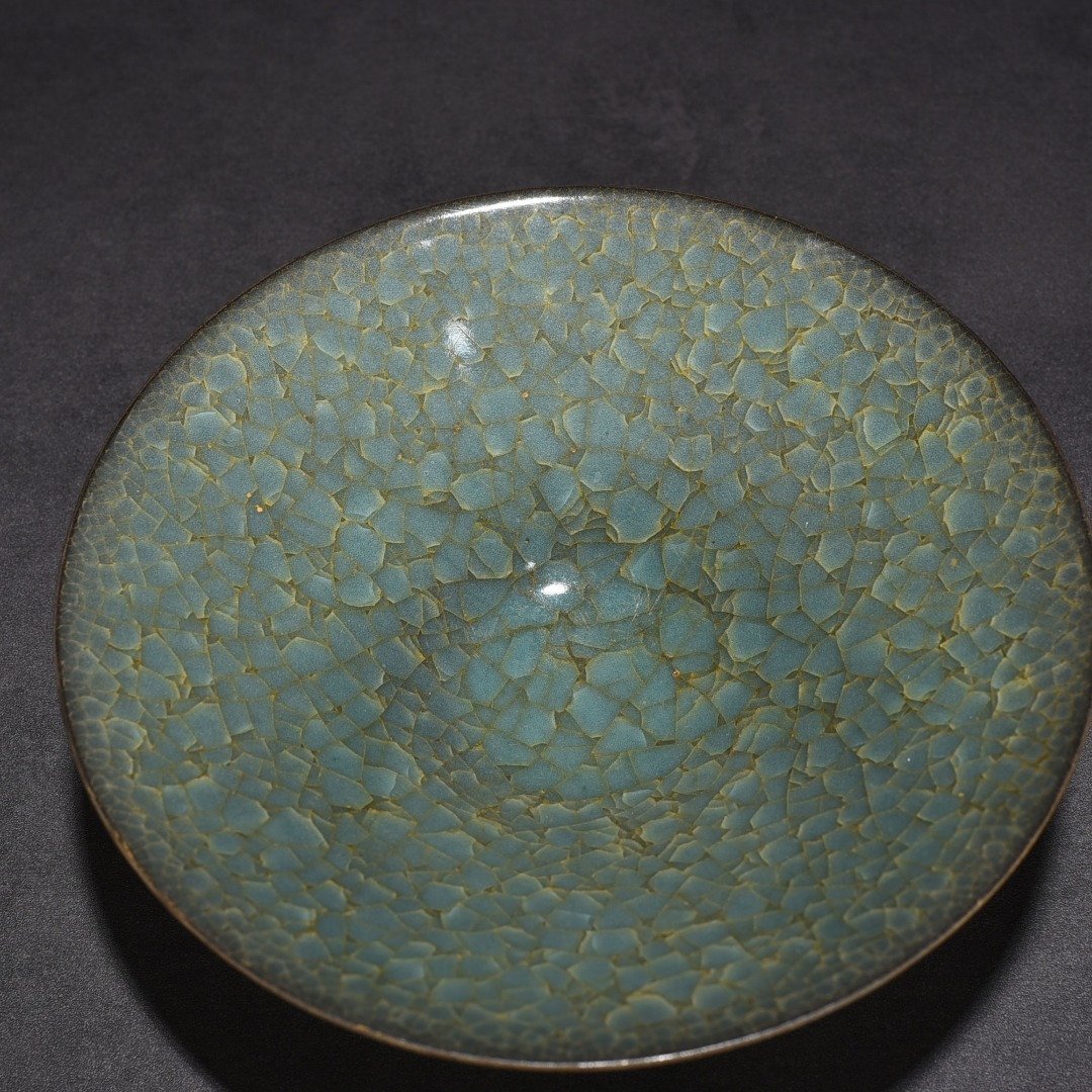 Song Dynasty Guan kiln ice cracked bamboo hat bowl
