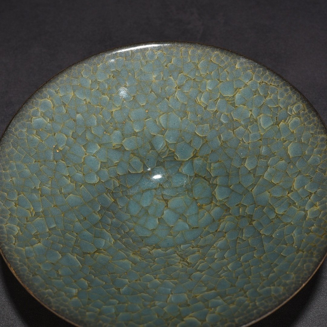Song Dynasty Guan kiln ice cracked bamboo hat bowl