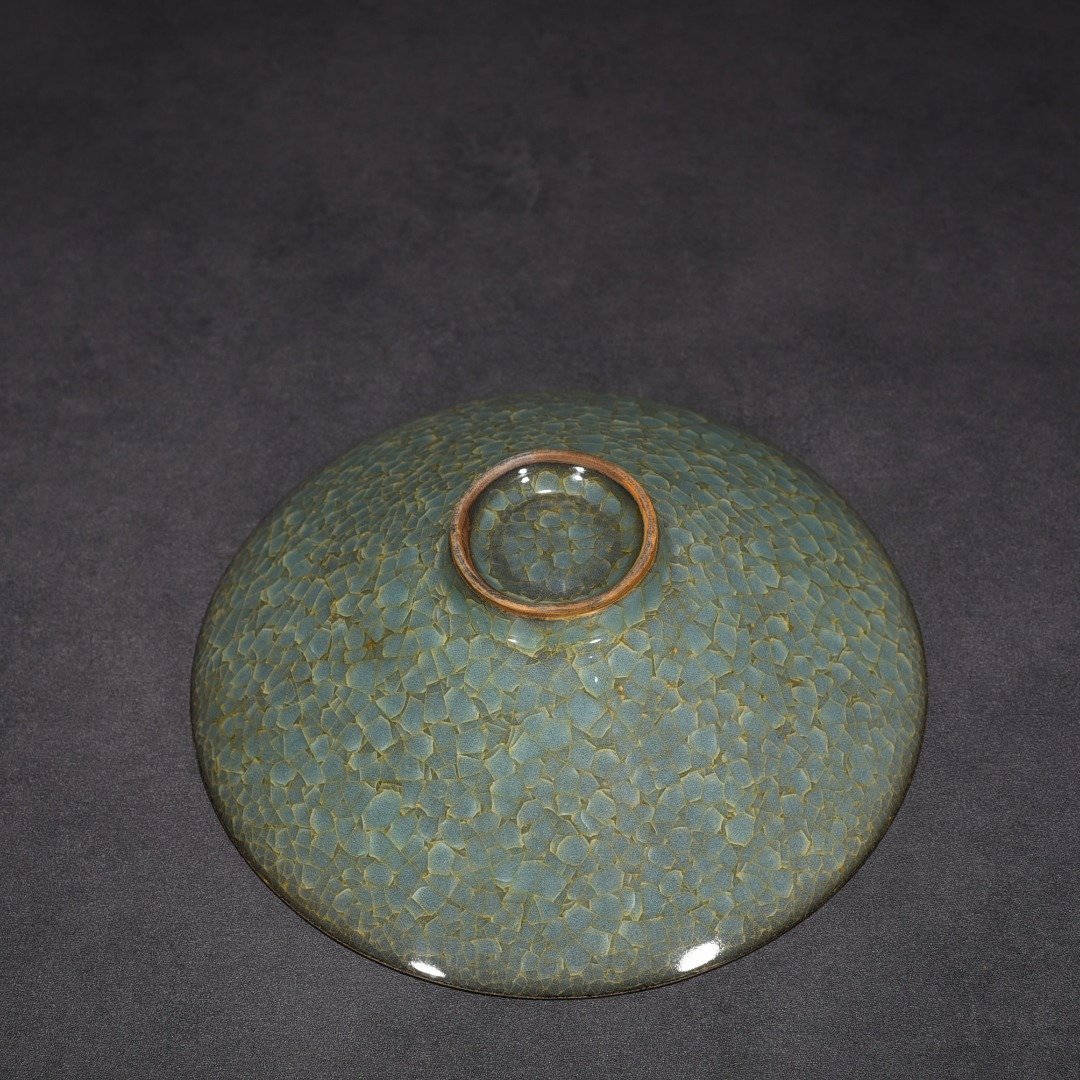 Song Dynasty Guan kiln ice cracked bamboo hat bowl