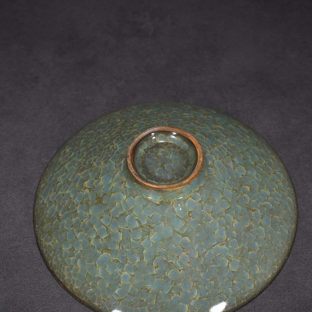 Song Dynasty Guan kiln ice cracked bamboo hat bowl