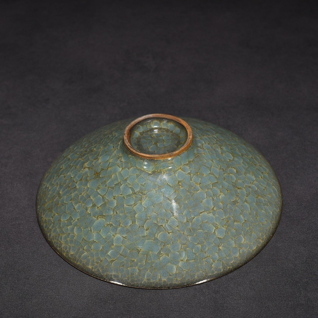 Song Dynasty Guan kiln ice cracked bamboo hat bowl