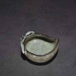 Song Dynasty Guan kiln ice cracked peach-shaped wash
