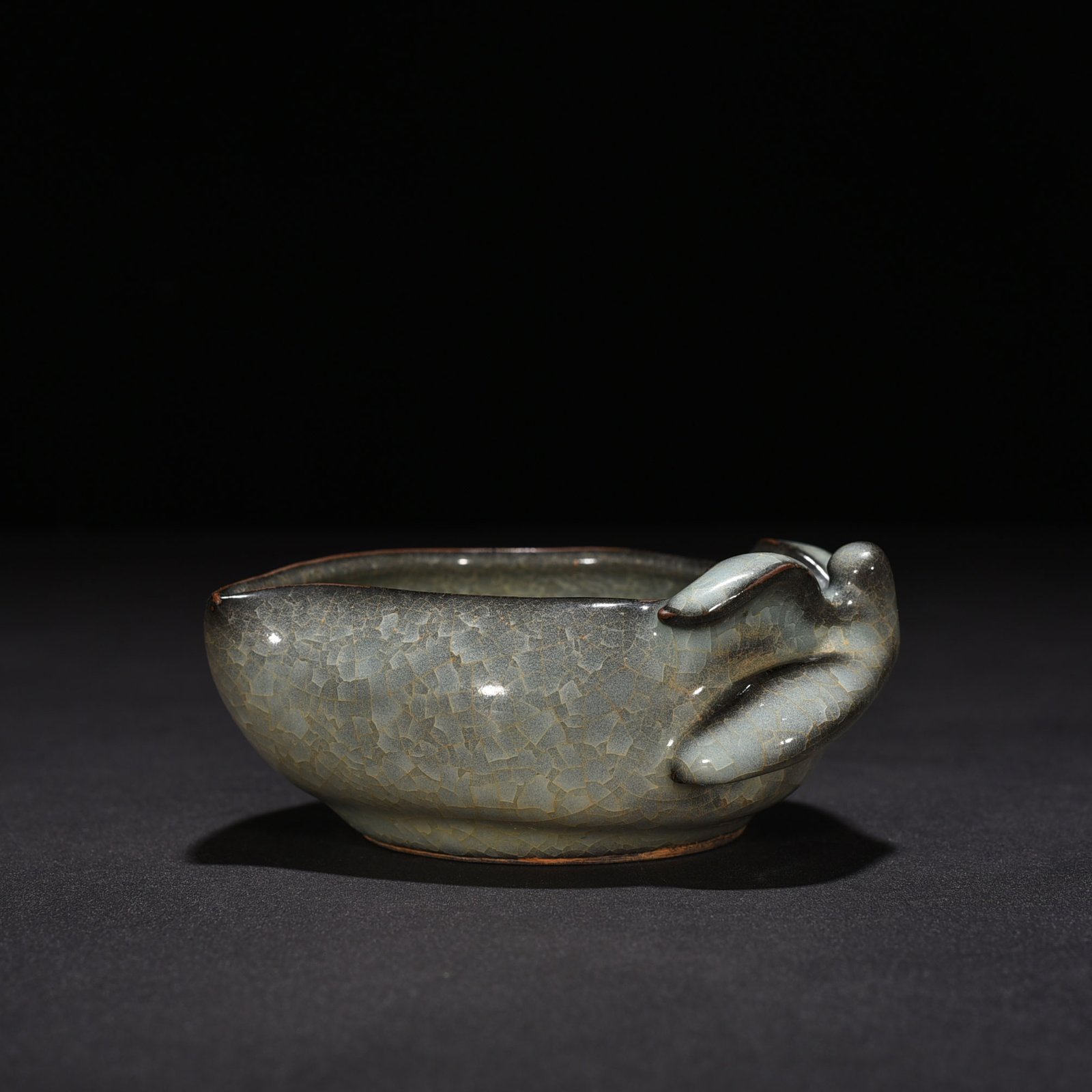 Song Dynasty Guan kiln ice cracked peach-shaped wash