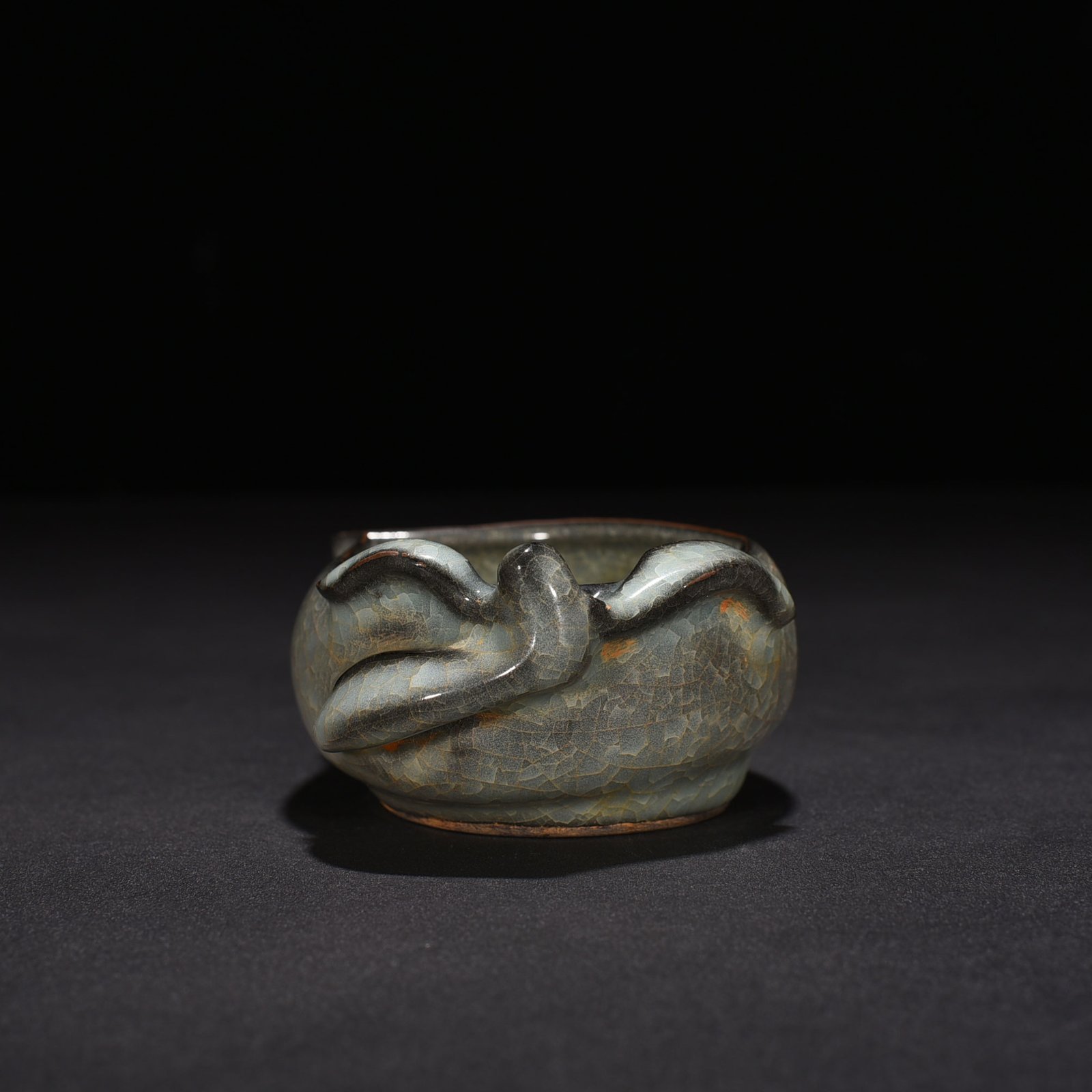 Song Dynasty Guan kiln ice cracked peach-shaped wash