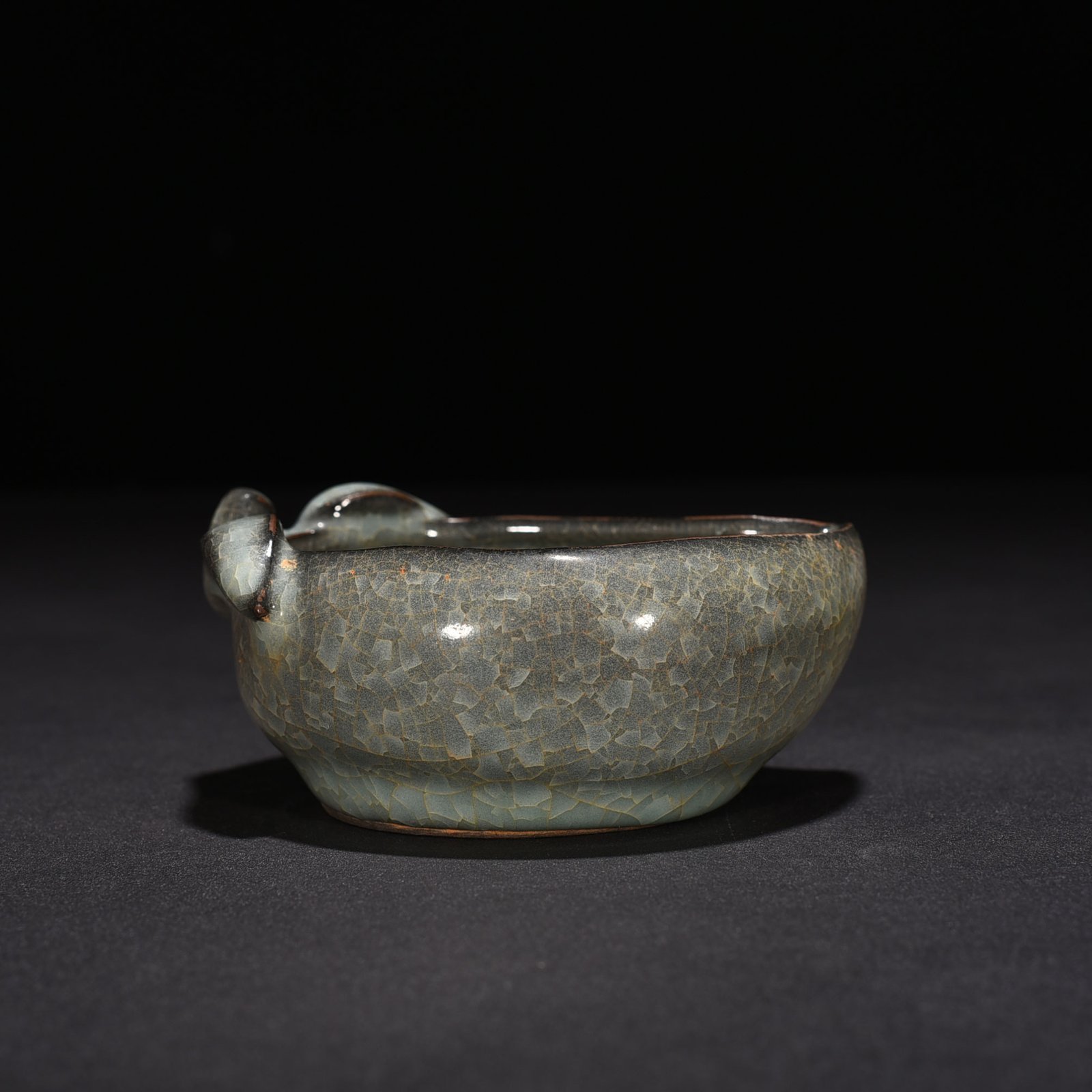 Song Dynasty Guan kiln ice cracked peach-shaped wash