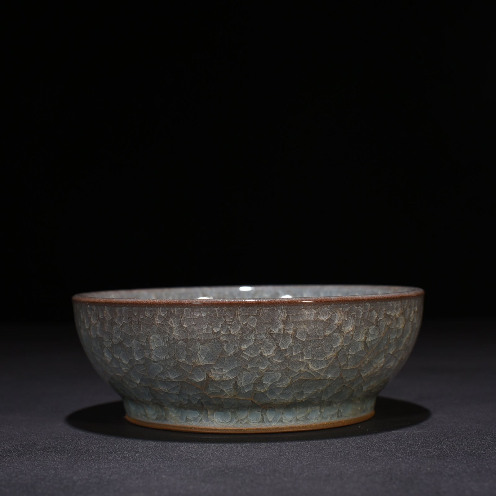 Song Dynasty Guan Kiln Ice Crack Wash
