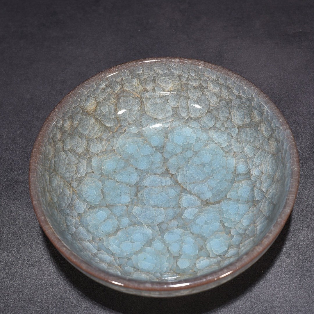 Song Dynasty Guan Kiln Ice Crack Wash