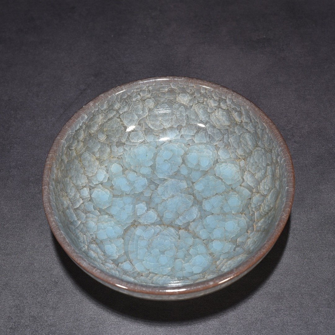 Song Dynasty Guan Kiln Ice Crack Wash