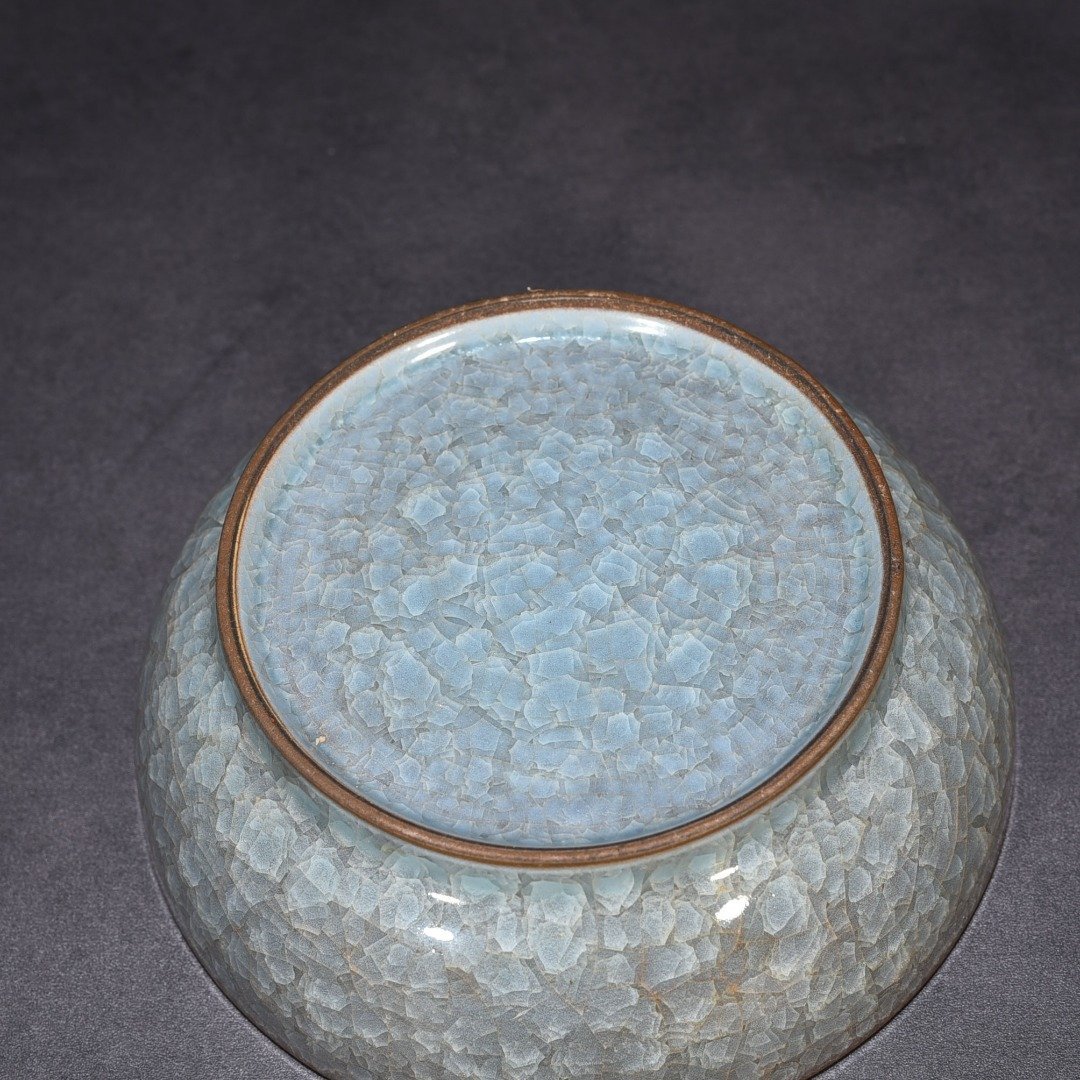 Song Dynasty Guan Kiln Ice Crack Wash